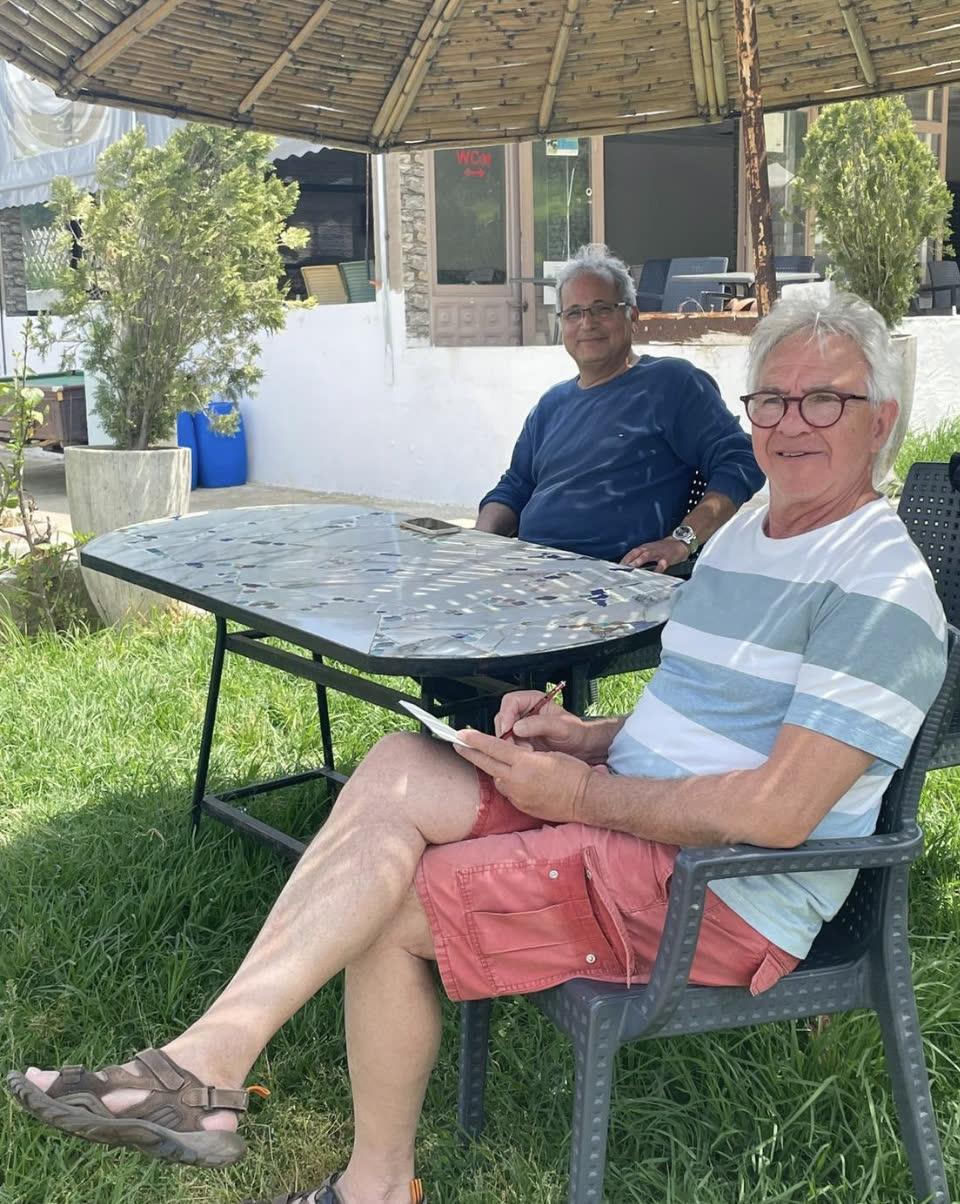 Moment de croquis et de repos dans un jardin